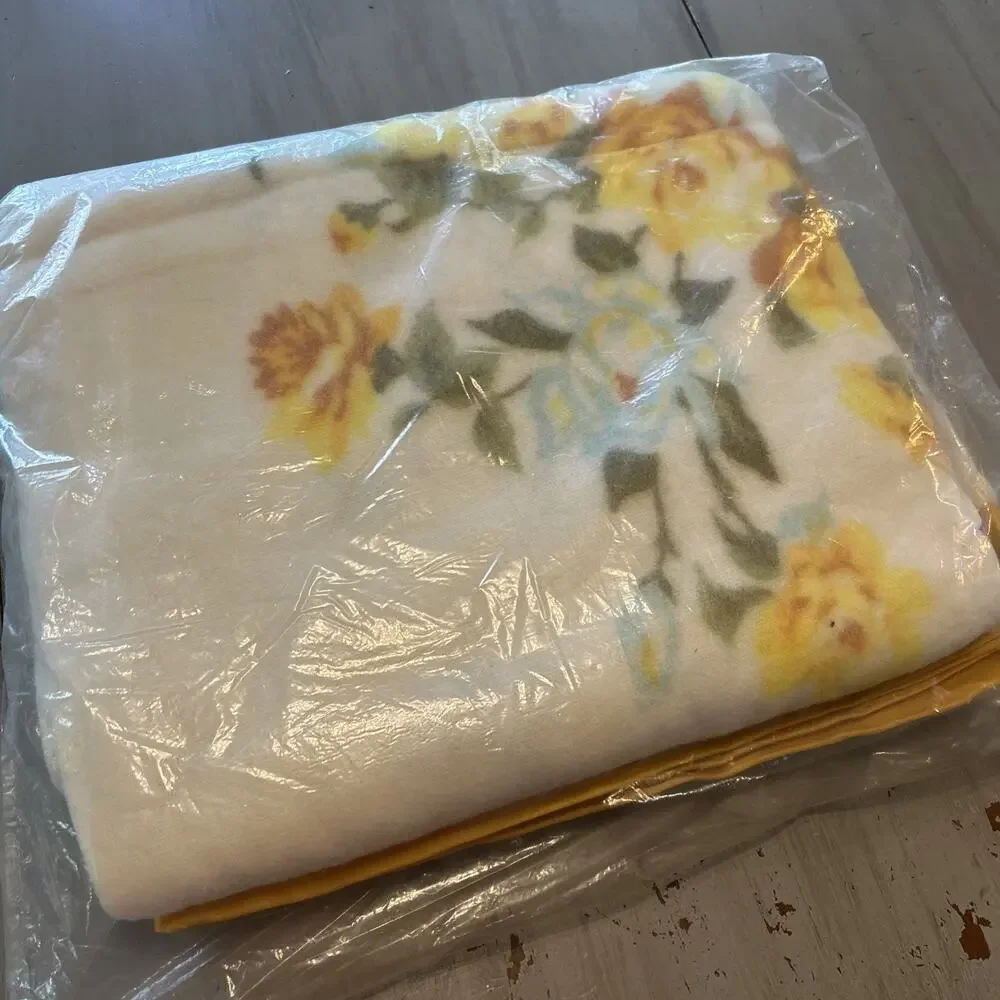 NEW Vtg Beacon Spring Song Yellow Rose Floral Twin or Full Blanket Made In USA